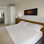 Le Monde Apartment *